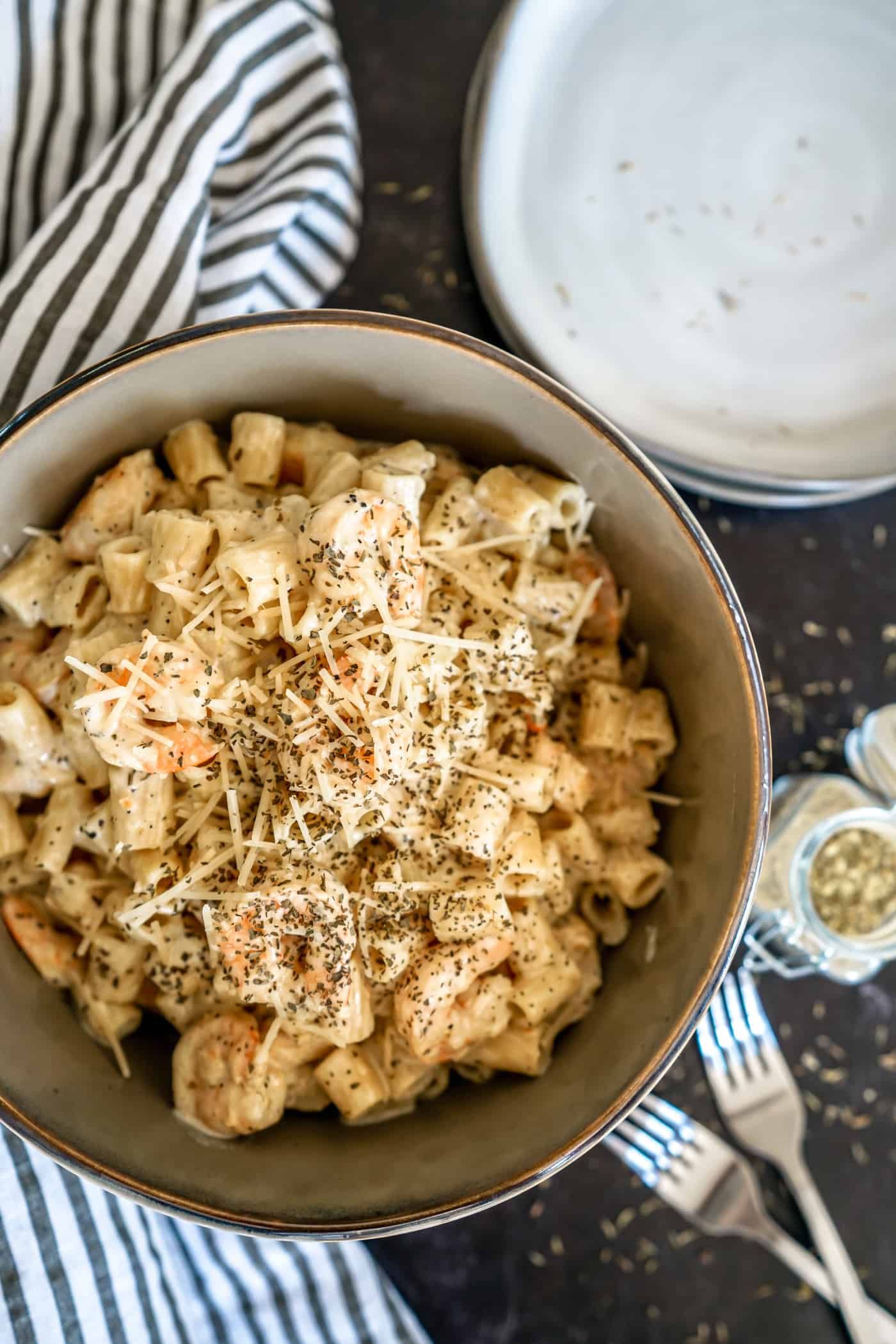 A Lily Love Affair shares a delicious creamy lemon pepper pasta with shrimp and parmesan cheese