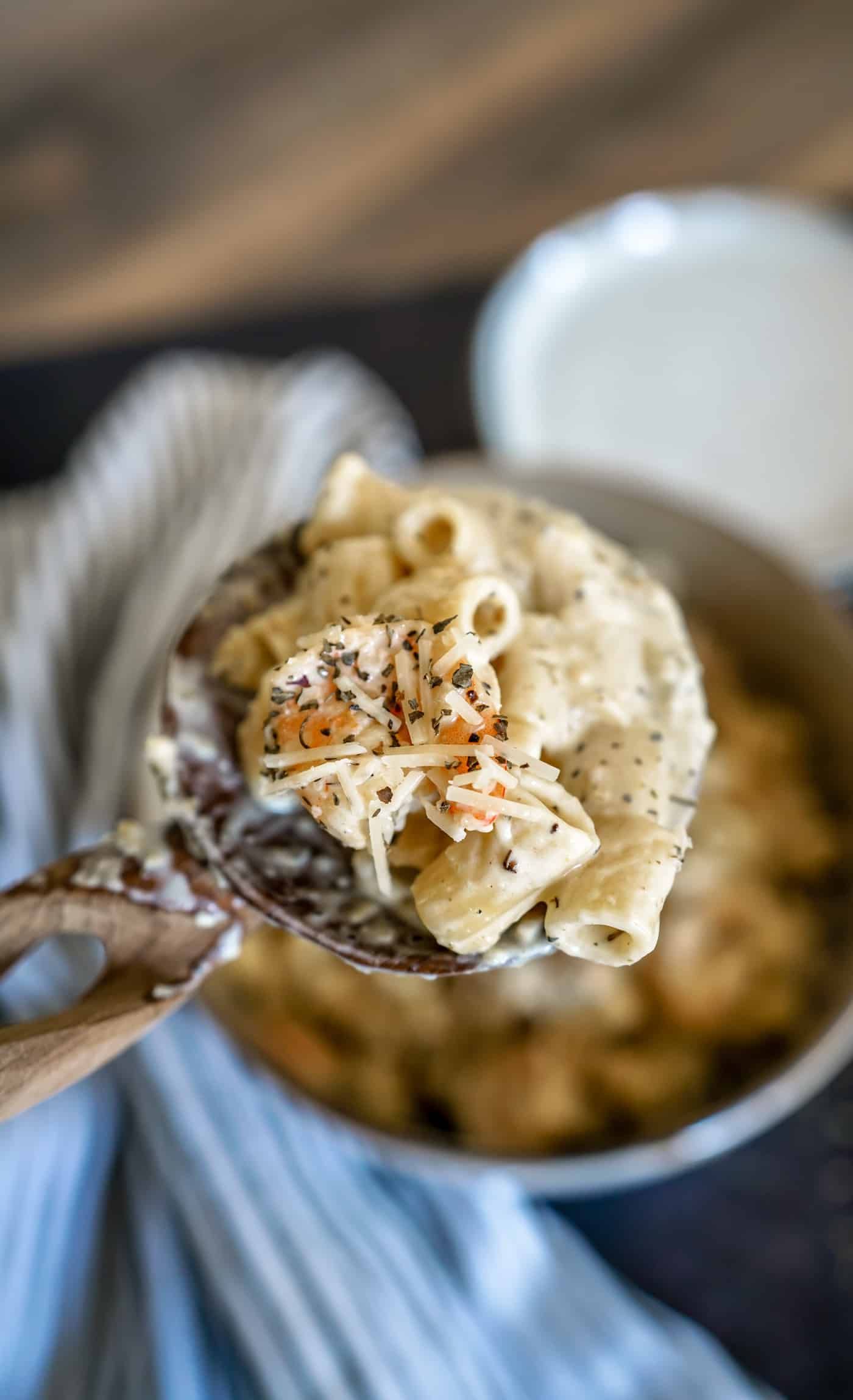 A Lily Love Affair shares a delicious creamy lemon pepper pasta with shrimp and parmesan cheese