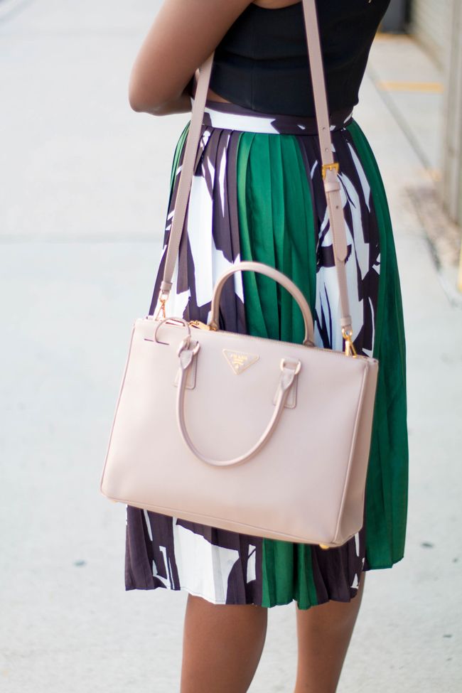 Bag Borrow or Steal Prada Tote