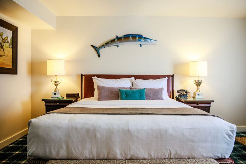 Top Things to Do in Charlottesville VA: a Complete Travel Guide by popular DC travel blogger, Alicia Tenise | Things to Do in Charlottesville VA in the Winter by popular DC travel blogger, Alicia Tenise: image of a hotel bedroom.