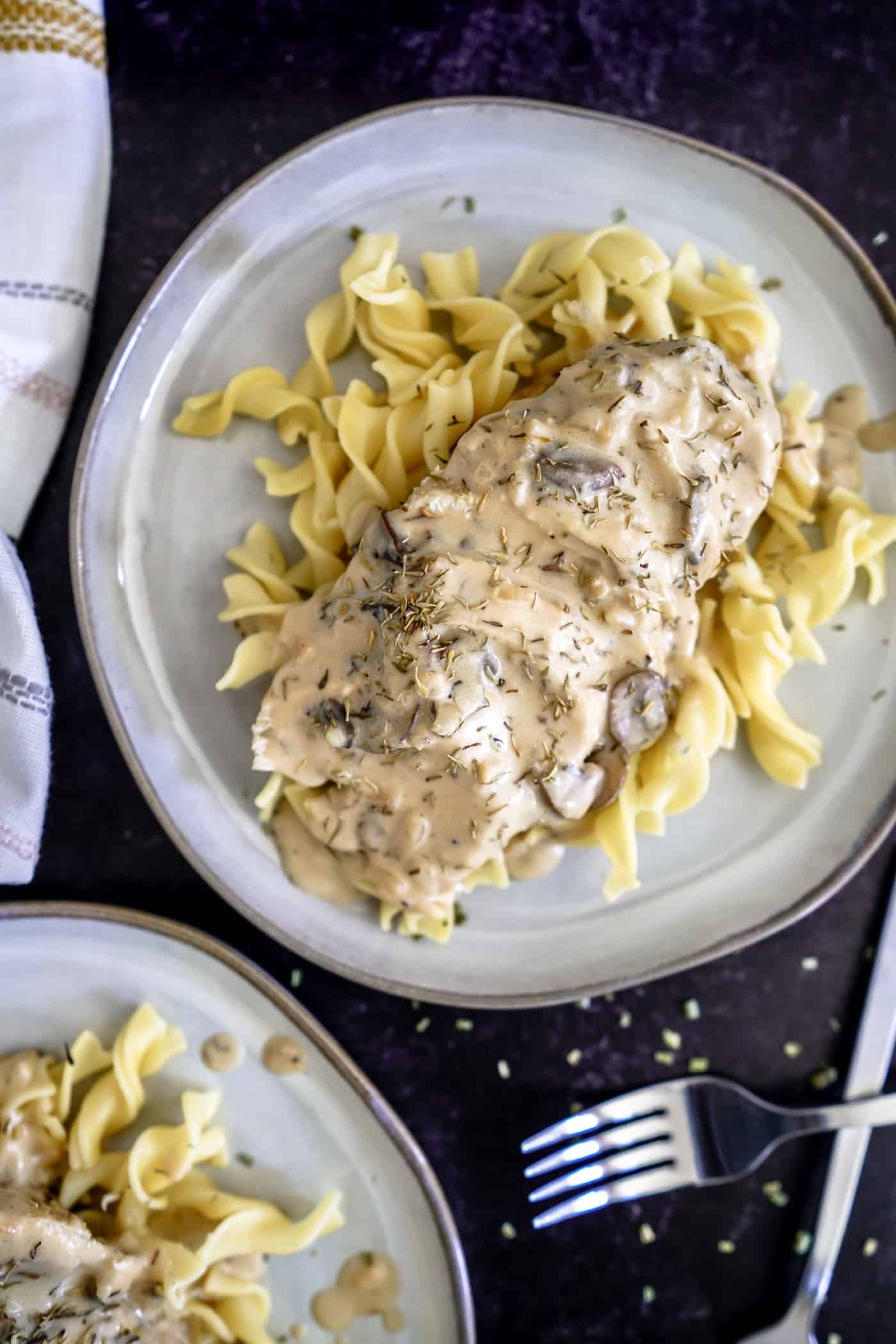 EASY CHICKEN STROGANOFF RECIPE FOR INSTANT POT – This delicious creamy chicken stroganoff recipe is an easy chicken dinner recipe your family is looking for this week. Did we mention this juicy, boneless chicken stroganoff recipe is made quickly in the Instant Pot, too? Try this easy chicken recipe today and let us know what you think!