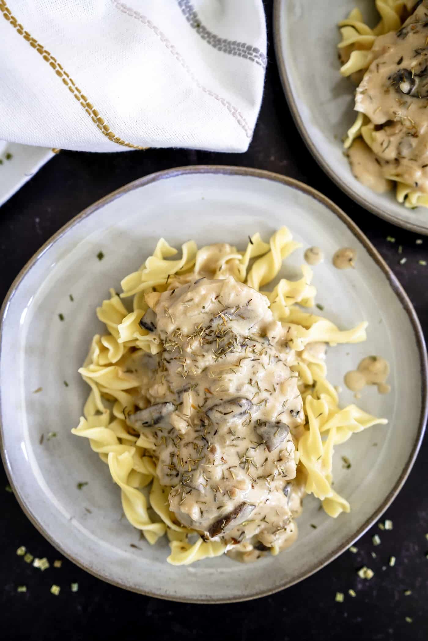 EASY CHICKEN STROGANOFF RECIPE FOR INSTANT POT – This delicious creamy chicken stroganoff recipe is an easy chicken dinner recipe your family is looking for this week. Did we mention this juicy, boneless chicken stroganoff recipe is made quickly in the Instant Pot, too? Try this easy chicken recipe today and let us know what you think!