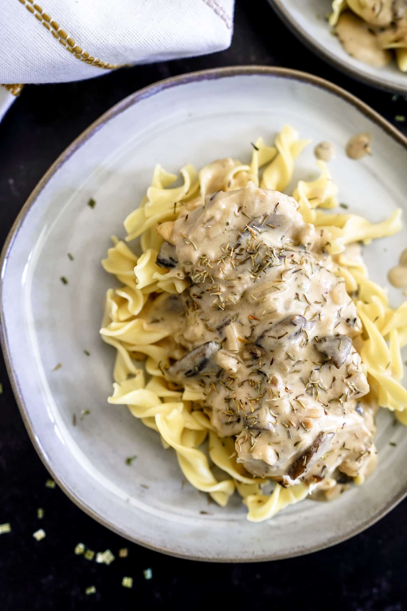 EASY CHICKEN STROGANOFF RECIPE FOR INSTANT POT – This delicious creamy chicken stroganoff recipe is an easy chicken dinner recipe your family is looking for this week. Did we mention this juicy, boneless chicken stroganoff recipe is made quickly in the Instant Pot, too? Try this easy chicken recipe today and let us know what you think! #instantpot #chickenrecipe #chickenstroganoff #instantpotrecipe #easydinner