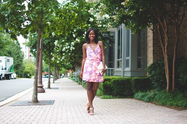 mint julep boutique, floral dress, woc blogger, dc blogger, virginia fashion blog, laser cut clutch, ann taylor metallic wedges, summer date night outfit