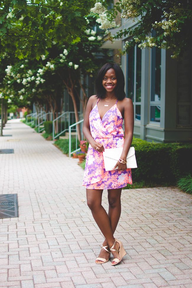 mint julep boutique, floral dress, woc blogger, dc blogger, virginia fashion blog, laser cut clutch, ann taylor metallic wedges, summer date night outfit