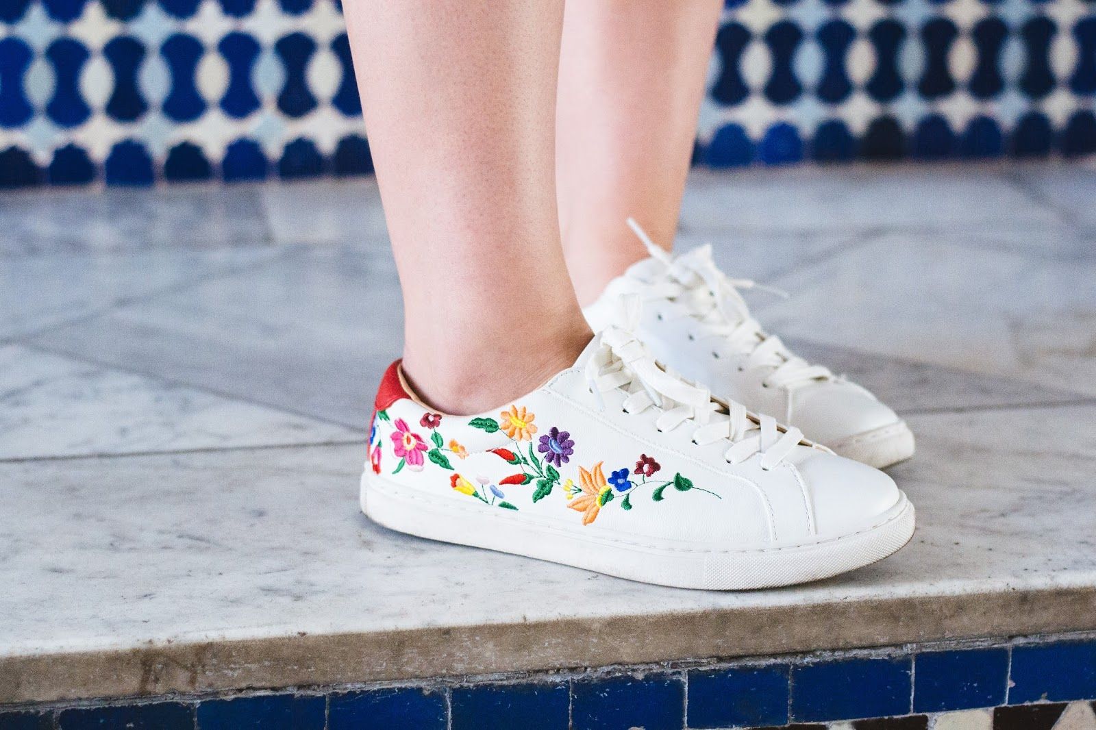 M&S-summer-flowers-dress-blue-sneakers-cute-bag