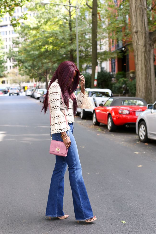 How to wear flared jeans