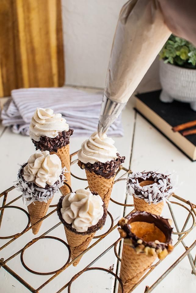 Food blogger, Bella Bucchiotti of xoxoBella, shares a recipe for no bake cannoli cones. This is the easy way to make cannolis! Food blogger, Bella Bucchiotti of xoxoBella, shares a recipe for no bake cannoli cones. You will love the creamy ricotta cannoli filling.