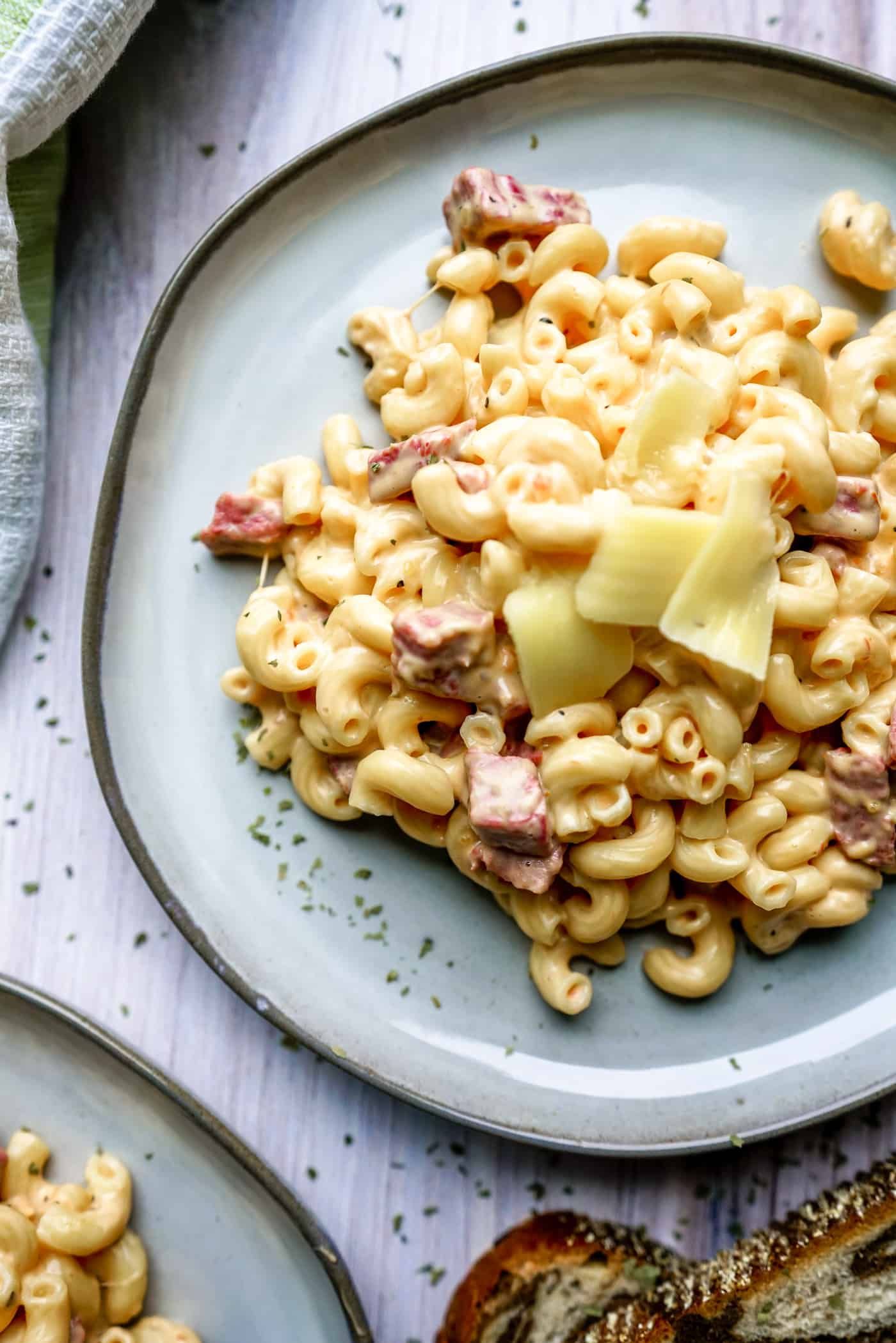 What could be better than a combination of two of my favorite dishes? Creamy pasta and corned beef Ruben? This savory, delicious Corned Beef Pasta, of course. Sounds odd, but tastes divine! Make this easy Instant Pot pasta recipe for dinner tonight and let us know what you think!