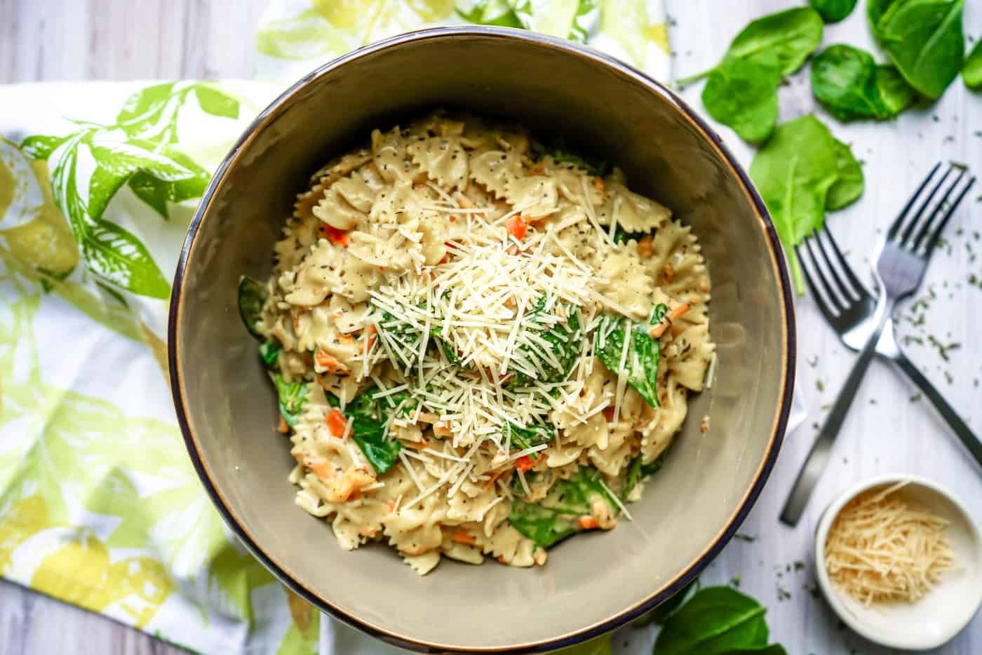 What better way to get in your veggies than with this delicious, keto-friendly and vegan Instant Pot Pasta Primavera. It's the perfect dinner tonight! Give it a try and let us know what you think!