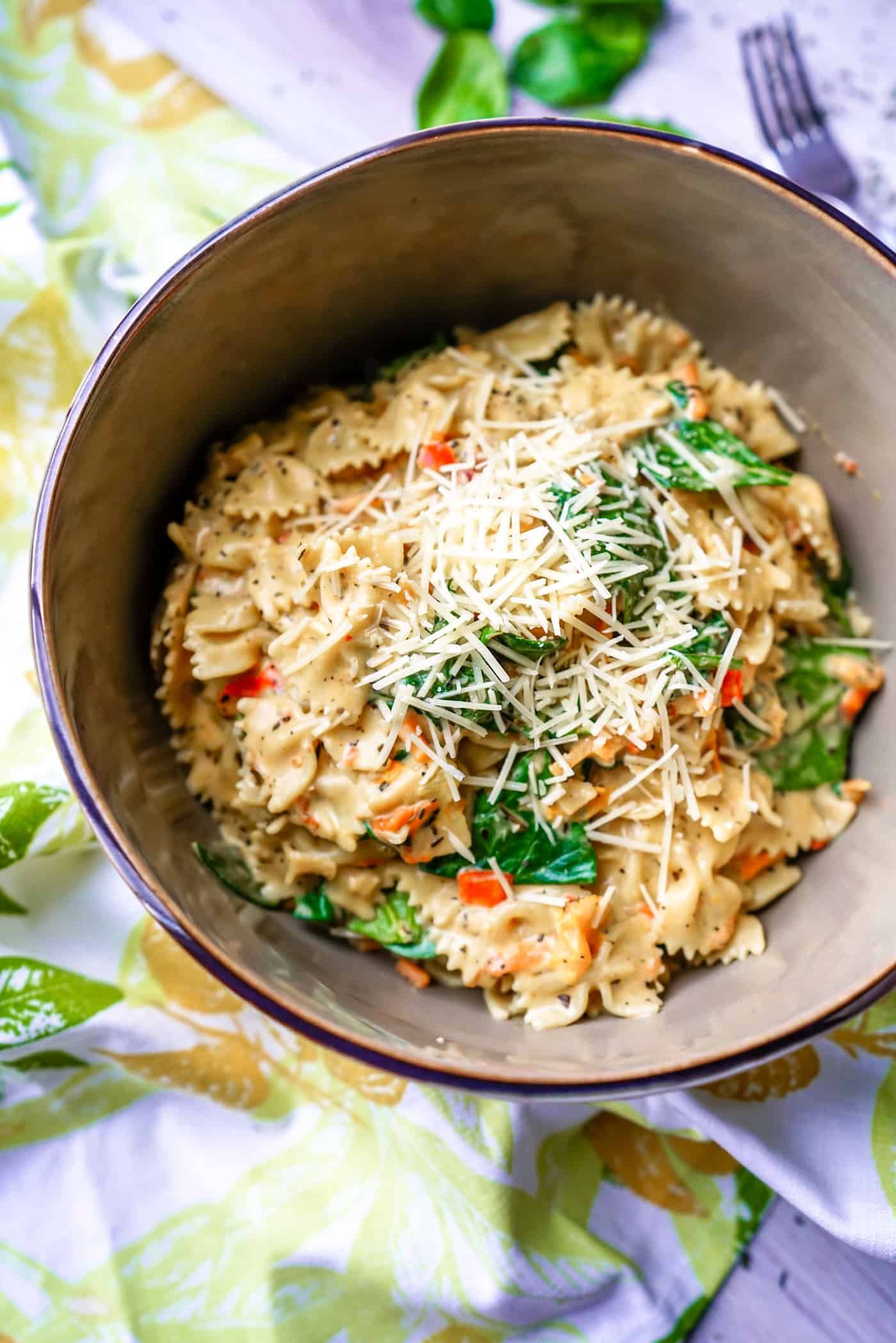 What better way to get in your veggies than with this delicious, keto-friendly and vegan Instant Pot Pasta Primavera. It's the perfect dinner tonight! Give it a try and let us know what you think!