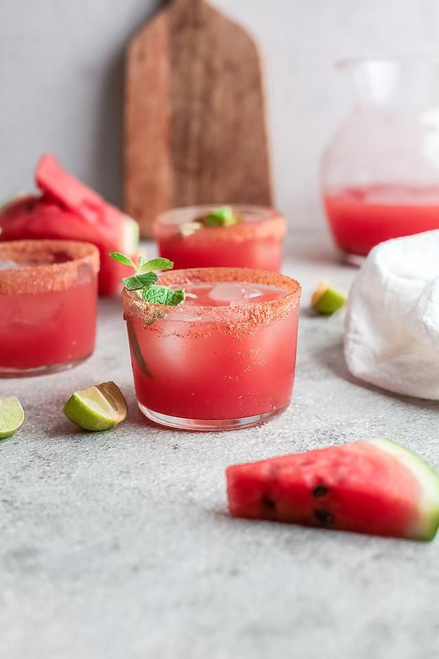 Food blogger, Bella Bucchiotti of xoxoBella, sharea a watermelon paloma cocktail. You will love this cocktail made with watermelon juice.