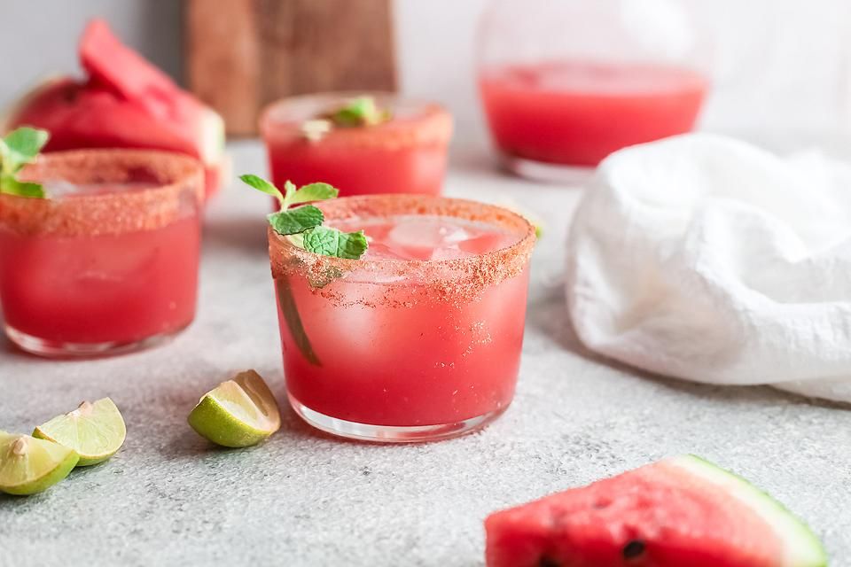 Food blogger, Bella Bucchiotti of xoxoBella, sharea a watermelon paloma cocktail. You will love this easy summer cocktail recipe.