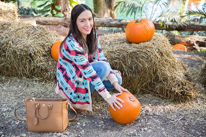 thefashionistasdiary+miami_blogger+fall+pumpkins+toryburch