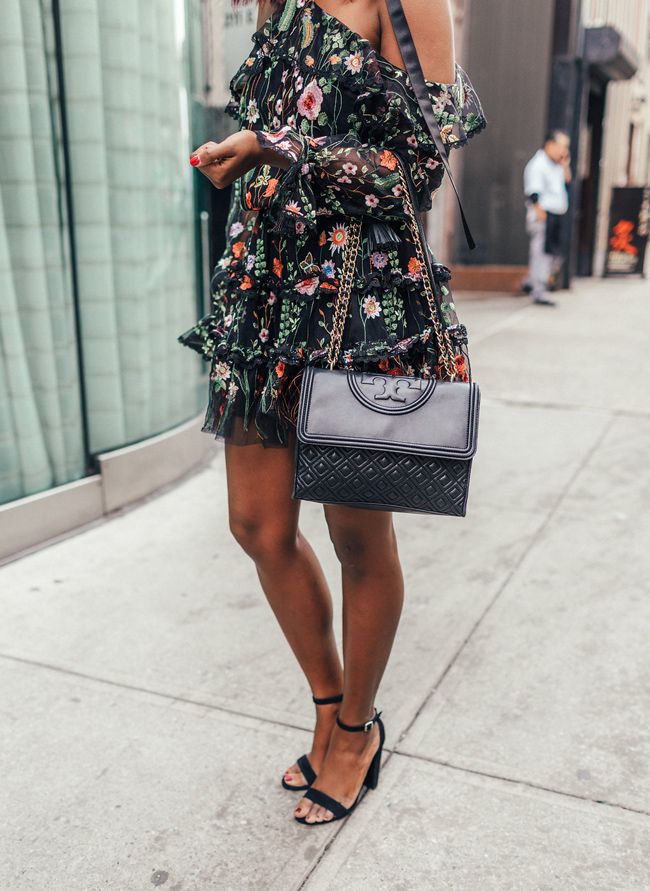Tory Burch Fleming Crossbody Bag in Black - Steve Madden Carrson Sandal - @aliciatenise