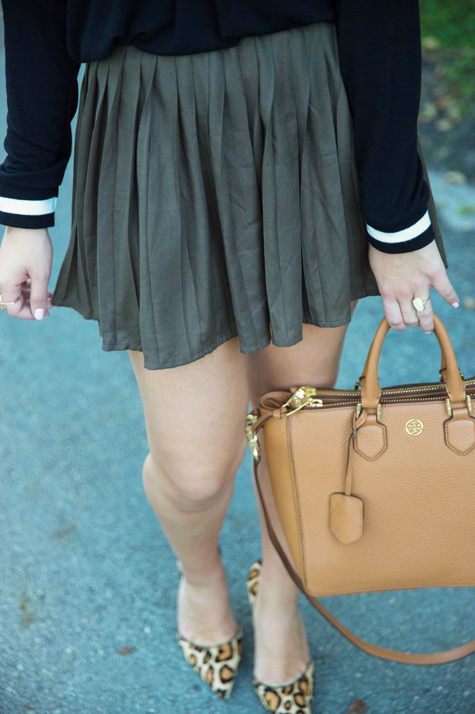 thefashionistasdiary+miami_blogger+pleats+toryburch+samedelman