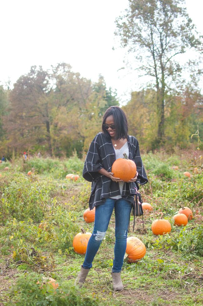 old navy poncho, butlers orchard, destroyed denim, madden girl booties, fall outfit, pumpkin picking outfit, dc blogger