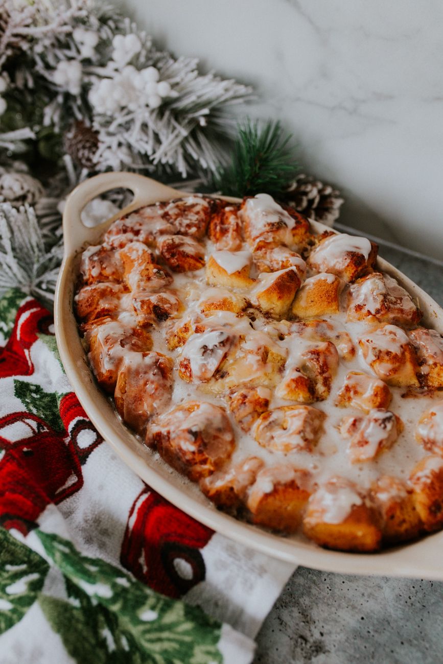 cinnamon roll casserole, christmas casserole, christmas breakfast casserole, cinnamon roll french toast casserole // grace white a southern drawl