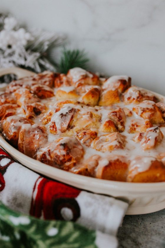 cinnamon roll casserole, christmas casserole, christmas breakfast casserole, cinnamon roll french toast casserole // grace white a southern drawl