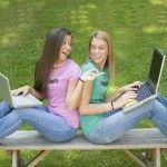 Можно и знакомиться виртуально и если да, то как выражать там эмоции?