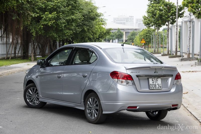 Mitsubishi-Attrage-2015