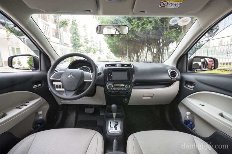 khoang-lái-Mitsubishi-Attrage-2015