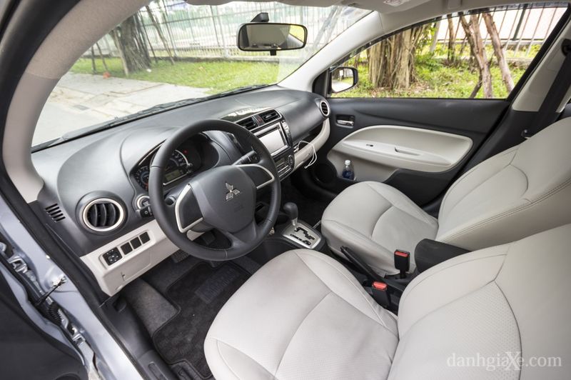khoang-lái-Mitsubishi-Attrage-2015