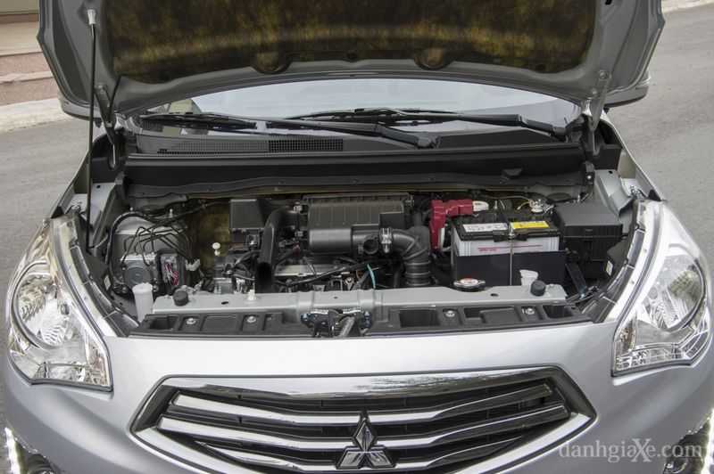 Mitsubishi-Attrage-2015