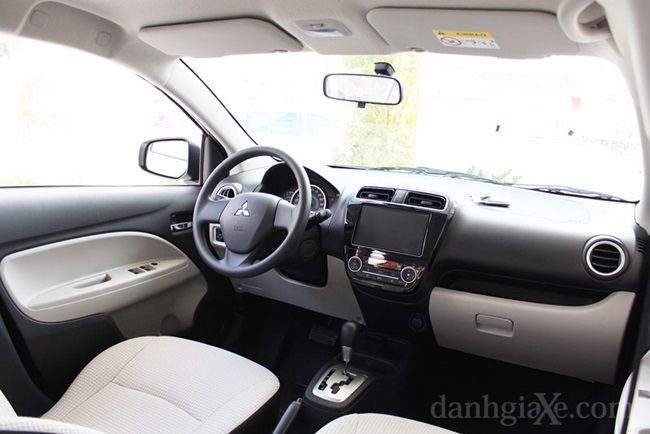 nội-thất-Mitsubishi-Mirage-2015