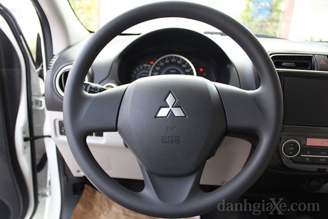 vô-lăng-Mitsubishi-Mirage-2015