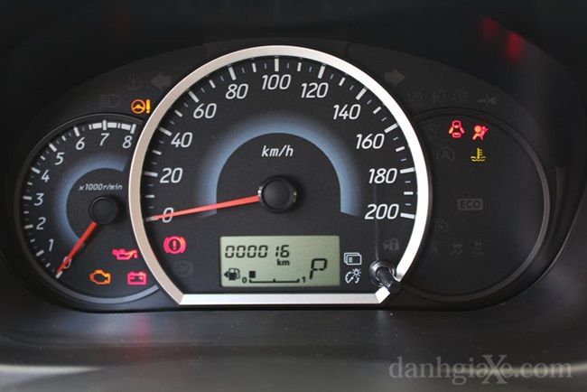 bảng-điều-khiển-Mitsubishi-Mirage-2015