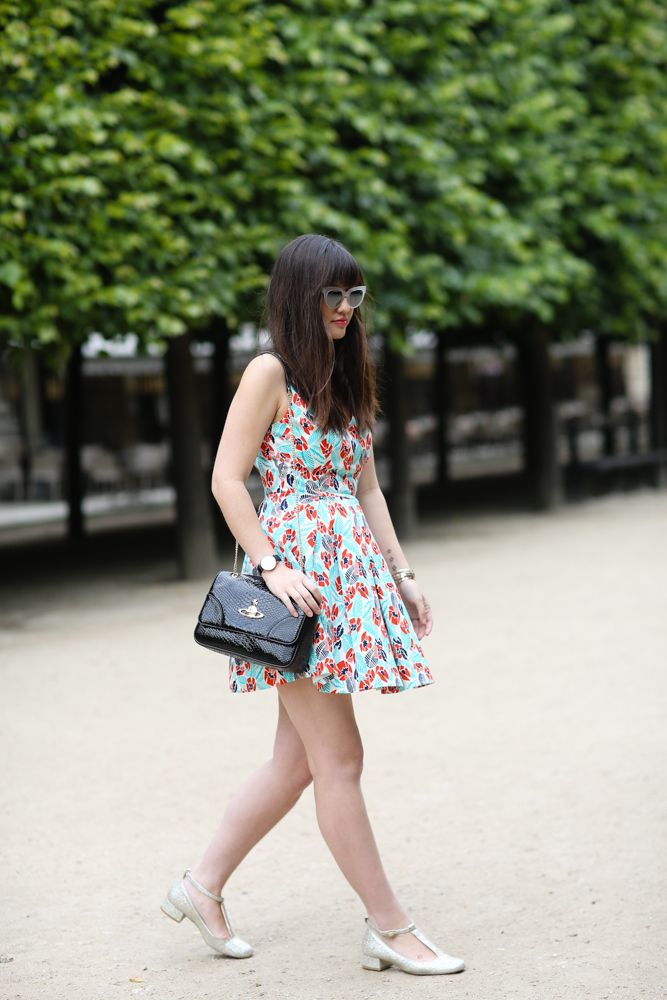 How to wear tropical prints