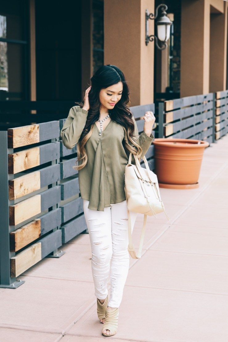 SheInsideGreenBlouseAndWhiteDenim-2