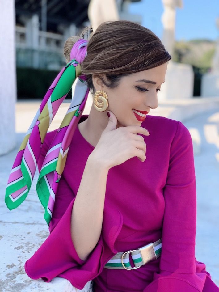 Accessorio must have. torna di moda il Foulard tra I capelli