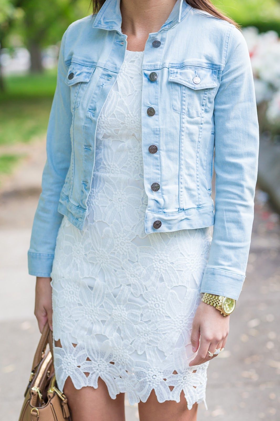 A Southern Drawl // Little White Dresses