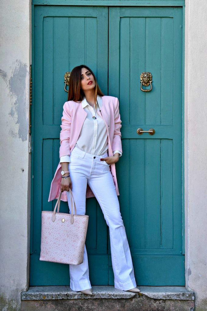 come indossare un cappotto color rosa pastello