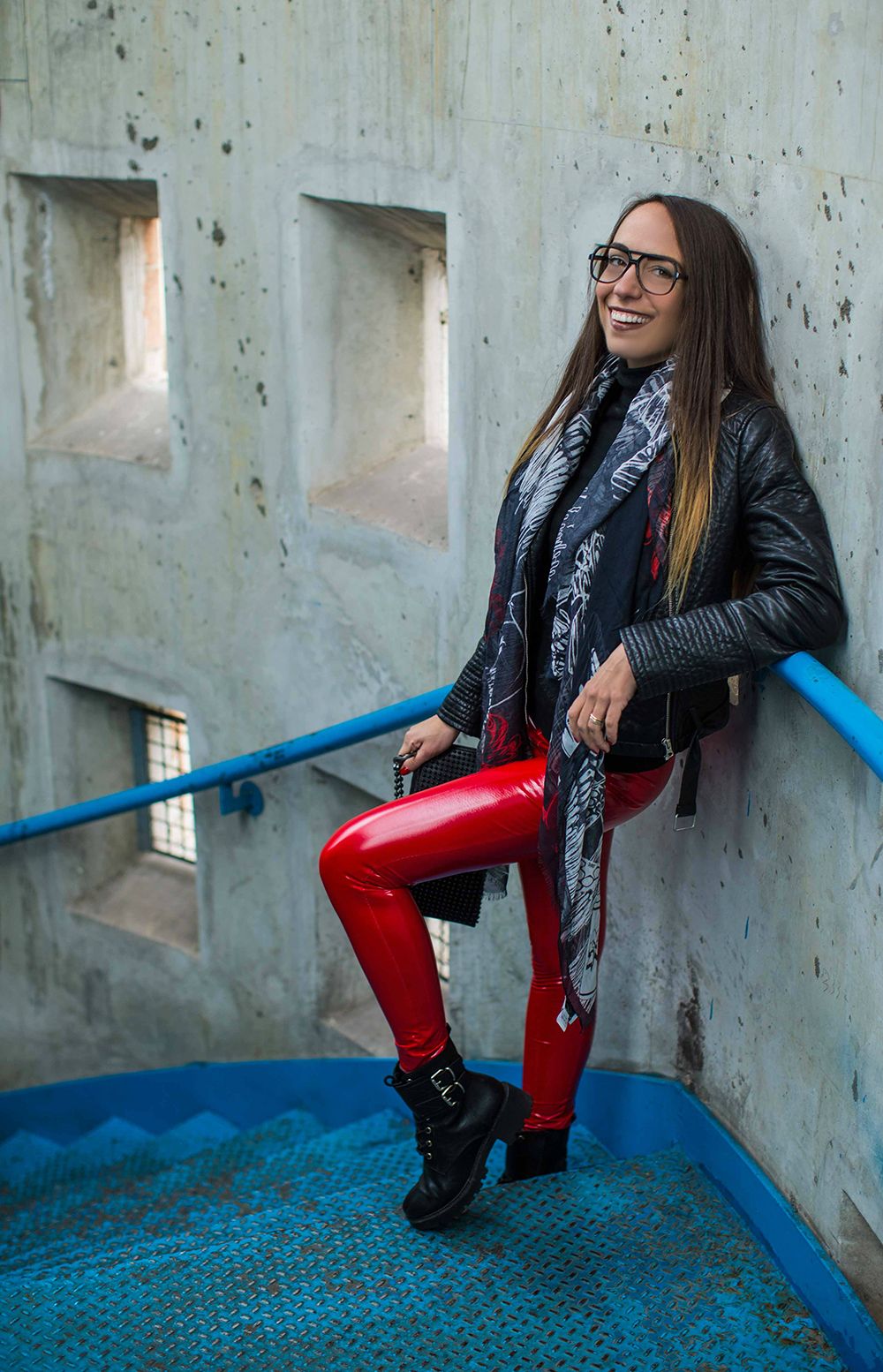 vinile outfit rosso