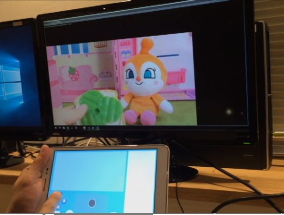 コントローラー側で映像の位置を変更できるので、安全に子供の頭の位置を変えられる