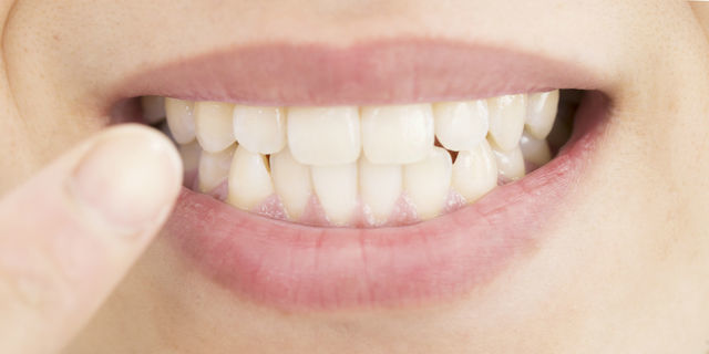 指でマッサージ